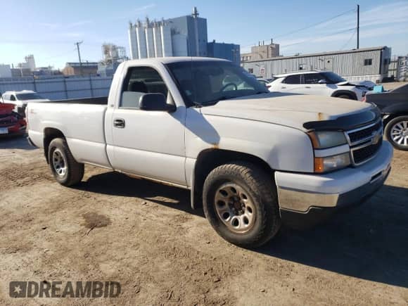 2007 Chevrolet Silverado 1500 Work Truck z VIN 1GCEK14V77E149501, wystawiony jako Copart lot #69477424 z przebiegiem 215 971 mil mil oraz Szkoda całkowita • Salvage title. Historia ofert i sprzedaży dostępna na DreamBid. Obrazek 4.