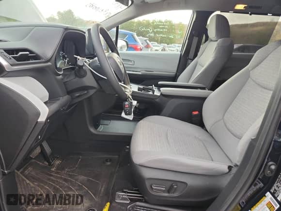 2025 Toyota Sienna LE with VIN 5TDKRKEC7SS246654, listed as a Copart auction lot 80691045 with 10,579 mi miles and Salvage title. Bid and sale history available at DreamBid. Image 7.