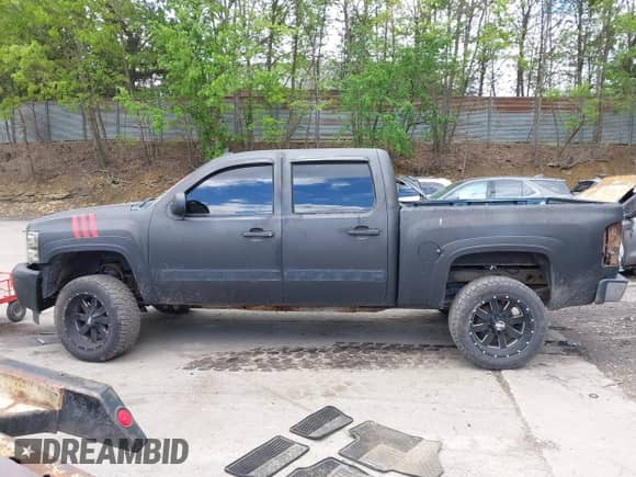 2011 Chevrolet Silverado 1500 LS z VIN 3GCPKREA3BG268473, wystawiony jako IAAI lot #42248752 z przebiegiem 202 057 mil mil oraz . Historia ofert i sprzedaży dostępna na DreamBid. Obrazek 14.