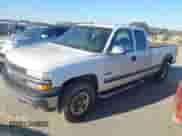 2000 Chevrolet Silverado 2500 LS с VIN 1GCGK29U5YE380137, выставлен на аукционе IAAI как лот 41714449 с пробегом Не указан миль и . История ставок и продаж доступна на DreamBid. Изображение 2.