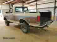 1988 Ford F-150 z VIN 1FTEF14N2JNB50809, wystawiony jako Copart lot #84381105 z przebiegiem 17 890 mil mil oraz Szkoda całkowita • Salvage title. Historia ofert i sprzedaży dostępna na DreamBid. Obrazek 2.