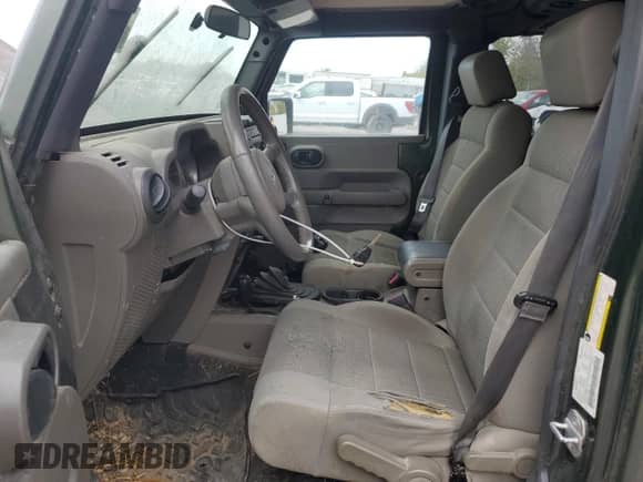 2007 Jeep Wrangler Unlimited Sahara z VIN 1J4GA59187L104520, wystawiony jako Copart lot #86331095 z przebiegiem 213 087 mil mil oraz Czysty tytuł • Clean title. Historia ofert i sprzedaży dostępna na DreamBid. Obrazek 7.