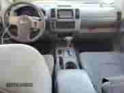 2007 Nissan Frontier SE z VIN 1N6AD07U77C464457, wystawiony jako Copart lot #82107355 z przebiegiem Nie podano mil oraz Szkoda całkowita • Salvage title. Historia ofert i sprzedaży dostępna na DreamBid. Obrazek 8.