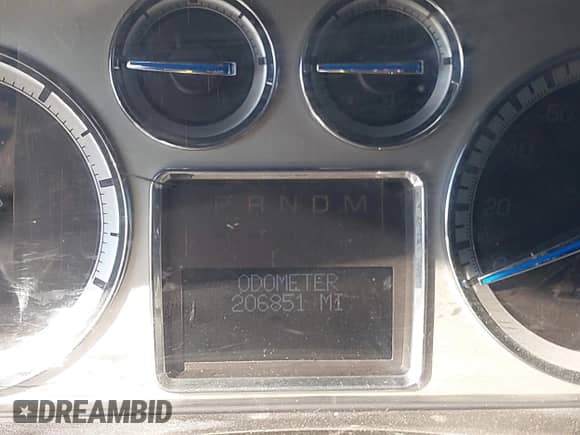 2013 Cadillac Escalade Luxury z VIN 1GYS3BEFXDR127777, wystawiony jako IAAI lot #41375483 z przebiegiem 206 851 mil mil oraz . Historia ofert i sprzedaży dostępna na DreamBid. Obrazek 7.