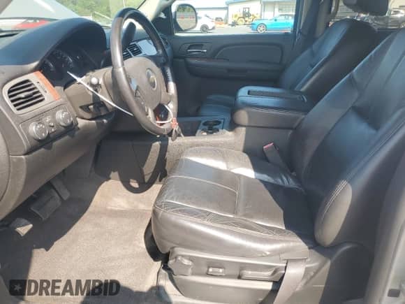 2008 Chevrolet Suburban 2LT с VIN 1GNFK16318J249559, выставлен на аукционе Copart как лот 72003285 с пробегом 206 891 миль миль и Списание • Salvage title. История ставок и продаж доступна на DreamBid. Изображение 7.