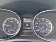 2017 Hyundai Santa Fe SE z VIN KM8SM4HF1HU243832, wystawiony jako IAAI lot #43320326 z przebiegiem 86 588 mil mil oraz . Historia ofert i sprzedaży dostępna na DreamBid. Obrazek 7.