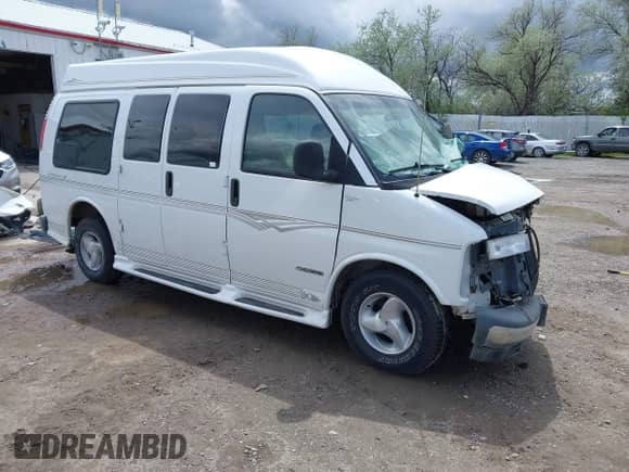 1999 Chevrolet Express z VIN 1GBFG15R7X1064998, wystawiony jako IAAI lot #42255740 z przebiegiem Nie podano mil oraz . Historia ofert i sprzedaży dostępna na DreamBid. Obrazek 1.