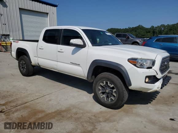 2018 Toyota Tacoma SR5 z VIN 5TFDZ5BN1JX038519, wystawiony jako Copart lot #80717275 z przebiegiem 158 659 mil mil oraz Szkoda całkowita • Salvage title. Historia ofert i sprzedaży dostępna na DreamBid. Obrazek 4.