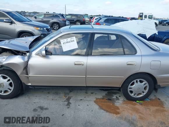 1995 Toyota Camry XLE with VIN JT2GK13E3S0123518, listed as a IAAI auction lot 41504304 with 91,822 mi miles and . Bid and sale history available at DreamBid. Image 14.