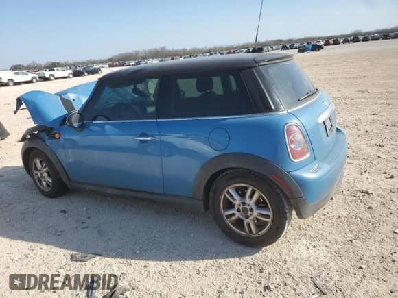 2013 MINI Hardtop with VIN WMWSU3C58DT683072, listed as a Copart auction lot 47483085 with 122,284 mi miles and Salvage title. Bid and sale history available at DreamBid. Image 2.