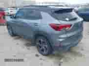 2021 Chevrolet TrailBlazer RS z VIN KL79MTSLXMB180082, wystawiony jako IAAI lot #42420266 z przebiegiem 49 514 mil mil oraz . Historia ofert i sprzedaży dostępna na DreamBid. Obrazek 3.