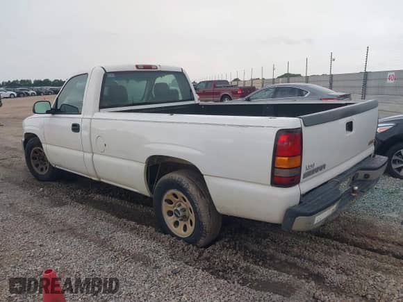 2005 GMC Sierra 1500 Work Truck z VIN 1GTEC14X45Z327420, wystawiony jako IAAI lot #42617787 z przebiegiem 339 372 mil mil oraz . Historia ofert i sprzedaży dostępna na DreamBid. Obrazek 3.