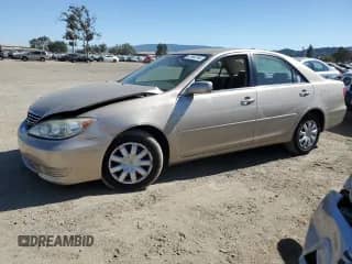 2006 Toyota Camry LE с VIN 4T1BE32K86U697263, выставлен на аукционе Copart как лот 67963745 с пробегом 93 713 миль миль и Списание • Salvage title. История ставок и продаж доступна на DreamBid. Изображение 1.