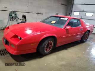 1989 Chevrolet Camaro z VIN 1G1FP21S5KL172648, wystawiony jako Copart lot #68929844 z przebiegiem Nie podano mil oraz Czysty tytuł • Clean title. Historia ofert i sprzedaży dostępna na DreamBid. Obrazek 1.