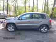2010 Volkswagen Tiguan S с VIN WVGAV7AX5AW512292, выставлен на аукционе IAAI как лот 42530082 с пробегом 79 007 миль миль и . История ставок и продаж доступна на DreamBid. Изображение 14.