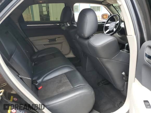 2006 Chrysler 300 C SRT-8 z VIN 2C3LA73W76H102777, wystawiony jako Copart lot #60065925 z przebiegiem 97 765 mil mil oraz Szkoda całkowita • Salvage title. Historia ofert i sprzedaży dostępna na DreamBid. Obrazek 10.