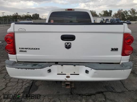 2005 Dodge Dakota SLT z VIN 1D7HE42N85S134437, wystawiony jako Copart lot #86133255 z przebiegiem 209 898 mil mil oraz Szkoda całkowita • Salvage title. Historia ofert i sprzedaży dostępna na DreamBid. Obrazek 6.