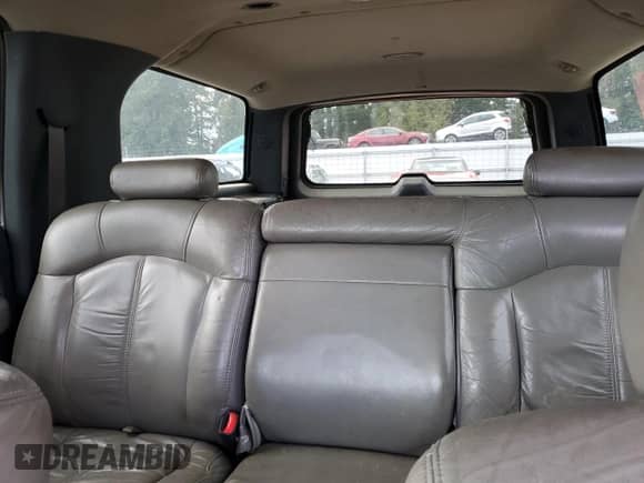 2000 Chevrolet Suburban LS с VIN 3GNGK26U3YG172343, выставлен на аукционе Copart как лот 47106575 с пробегом 339 445 миль миль и Чистый • Clean title. История ставок и продаж доступна на DreamBid. Изображение 10.