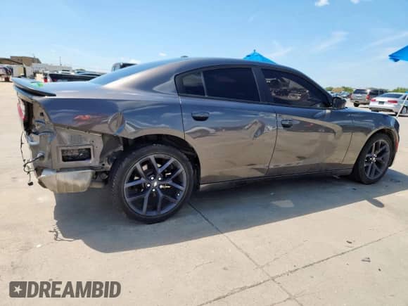 2021 Dodge Charger SXT z VIN 2C3CDXBG8MH612800, wystawiony jako Copart lot #68755145 z przebiegiem 43 835 mil mil oraz Czysty tytuł • Clean title. Historia ofert i sprzedaży dostępna na DreamBid. Obrazek 3.