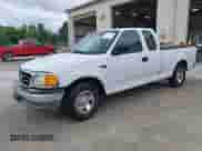 2004 Ford F-150 XL z VIN 2FTRX17264CA01975, wystawiony jako IAAI lot #42312516 z przebiegiem Nie podano mil oraz . Historia ofert i sprzedaży dostępna na DreamBid. Obrazek 2.