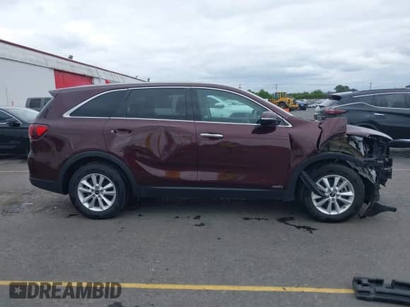 2019 Kia Sorento S z VIN 5XYPGDA57KG499100, wystawiony jako IAAI lot #42498893 z przebiegiem 69 311 mil mil oraz . Historia ofert i sprzedaży dostępna na DreamBid. Obrazek 14.
