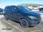 2023 Kia Sorento X-Line S z VIN 5XYRLDLC1PG165863, wystawiony jako IAAI lot #41952392 z przebiegiem 74 827 mil mil oraz . Historia ofert i sprzedaży dostępna na DreamBid. Obrazek 1.