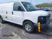 2017 Chevrolet Express Cargo z VIN 1GCWGAFFXH1342794, wystawiony jako IAAI lot #41849272 z przebiegiem 126 077 mil mil oraz . Historia ofert i sprzedaży dostępna na DreamBid. Obrazek 1.