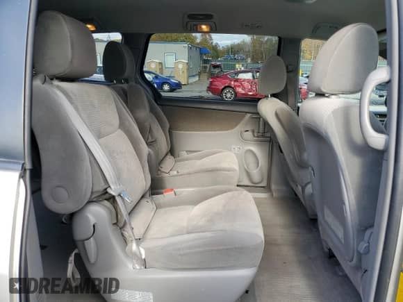 2010 Toyota Sienna CE с VIN 5TDKK4CC1AS289727, выставлен на аукционе Copart как лот 89536445 с пробегом 177 097 миль миль и Списание • Salvage title. История ставок и продаж доступна на DreamBid. Изображение 11.