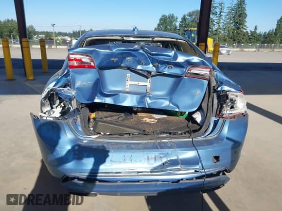 2015 Volvo S60 T5 Drive-E Premier with VIN YV126MFB2F1313006, listed as a IAAI auction lot 42654814 with Not provided miles and . Bid and sale history available at DreamBid. Image 15.