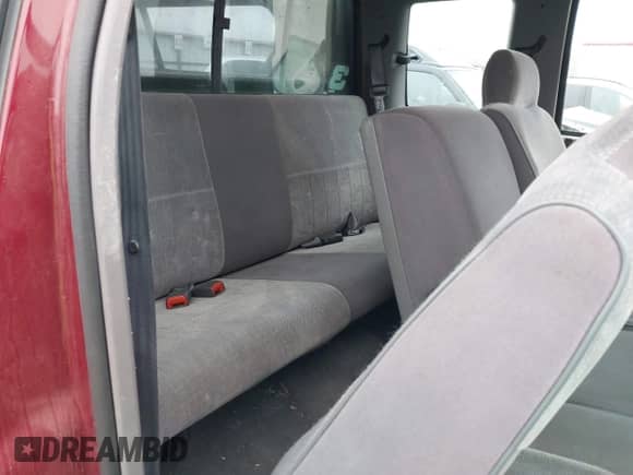 1996 Dodge 1500 z VIN 3B7HF13Z9TG185425, wystawiony jako IAAI lot #43512499 z przebiegiem 102 934 mil mil oraz . Historia ofert i sprzedaży dostępna na DreamBid. Obrazek 8.