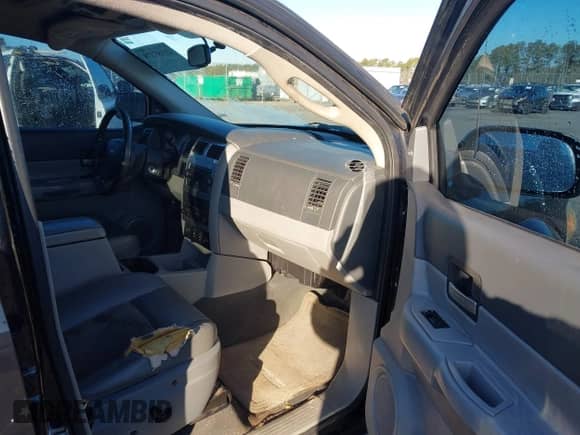 2007 Dodge Durango with VIN 1D8HD58P37F550372, listed as a IAAI auction lot 41353778 with 174,119 mi miles and . Bid and sale history available at DreamBid. Image 5.