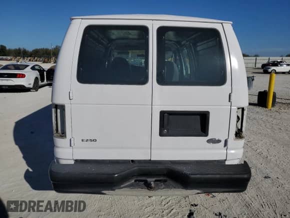 2003 Ford Econoline Cargo с VIN 1FTNE24L13HA94435, выставлен на аукционе Copart как лот 42388465 с пробегом 283 571 миль миль и На запчасти • Non repairable. История ставок и продаж доступна на DreamBid. Изображение 6.