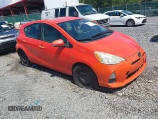 2012 Toyota Prius One z VIN JTDKDTB38C1017620, wystawiony jako IAAI lot #42647343 z przebiegiem 146 011 mil mil oraz . Historia ofert i sprzedaży dostępna na DreamBid. Obrazek 1.