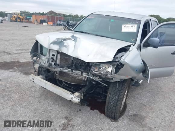 2005 Toyota Tacoma PreRunner z VIN 3TMJU62N95M006548, wystawiony jako IAAI lot #43574482 z przebiegiem 135 666 mil mil oraz . Historia ofert i sprzedaży dostępna na DreamBid. Obrazek 6.