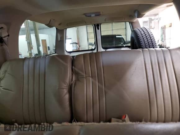 1999 Chevrolet Suburban z VIN 1GNGK26R5XJ474631, wystawiony jako Copart lot #79280564 z przebiegiem 97 119 mil mil oraz Szkoda całkowita • Salvage title. Historia ofert i sprzedaży dostępna na DreamBid. Obrazek 10.