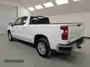 2021 Chevrolet Silverado 1500 LT z VIN 1GCRWCEK8MZ137254, wystawiony jako Copart lot #86827455 z przebiegiem 107 550 mil mil oraz Czysty tytuł • Clean title. Historia ofert i sprzedaży dostępna na DreamBid. Obrazek 2.