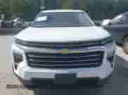 2024 Chevrolet Traverse AWD LT z VIN 1GNEVGKSXRJ180679, wystawiony jako IAAI lot #42833076 z przebiegiem 45 454 mil mil oraz . Historia ofert i sprzedaży dostępna na DreamBid. Obrazek 12.