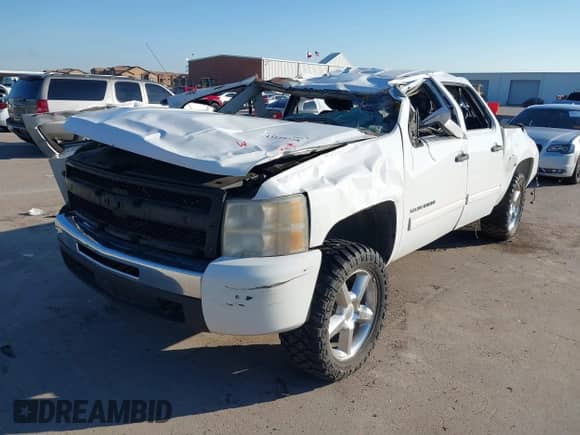 2011 Chevrolet Silverado 1500 LT z VIN 3GCPKSEAXBG200677, wystawiony jako IAAI lot #43129728 z przebiegiem 187 458 mil mil oraz . Historia ofert i sprzedaży dostępna na DreamBid. Obrazek 2.