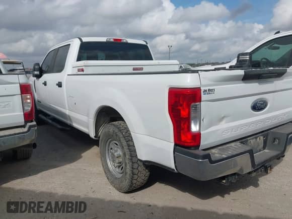 2017 Ford F-250 XL z VIN 1FT7W2AT1HED31525, wystawiony jako IAAI lot #43505631 z przebiegiem 192 370 mil mil oraz . Historia ofert i sprzedaży dostępna na DreamBid. Obrazek 3.