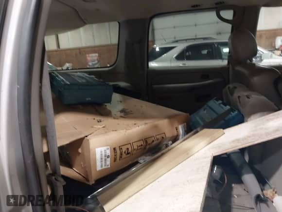 2006 Chevrolet Suburban LT z VIN 1GNFK16Z86J176787, wystawiony jako IAAI lot #41983946 z przebiegiem 232 131 mil mil oraz . Historia ofert i sprzedaży dostępna na DreamBid. Obrazek 8.