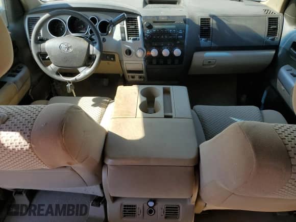 2008 Toyota Tundra z VIN 5TFDV54198X056458, wystawiony jako Copart lot #70442855 z przebiegiem 179 429 mil mil oraz Szkoda całkowita • Salvage title. Historia ofert i sprzedaży dostępna na DreamBid. Obrazek 8.