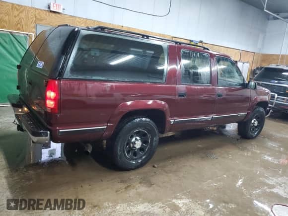 1994 Chevrolet Suburban z VIN 1GNFK16K5RJ382205, wystawiony jako Copart lot #77995064 z przebiegiem 294 600 mil mil oraz Czysty tytuł • Clean title. Historia ofert i sprzedaży dostępna na DreamBid. Obrazek 3.