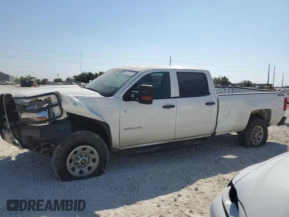 2019 Chevrolet Silverado 2500HD Work Truck z VIN 1GC1KREG8KF109055, wystawiony jako Copart lot #75825714 z przebiegiem 67 394 mil mil oraz Szkoda całkowita • Salvage title. Historia ofert i sprzedaży dostępna na DreamBid. Obrazek 1.