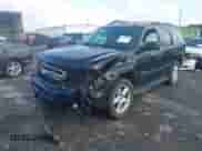 2008 Chevrolet Tahoe LTZ z VIN 1GNFK13068J154019, wystawiony jako IAAI lot #42439167 z przebiegiem 276 174 mil mil oraz . Historia ofert i sprzedaży dostępna na DreamBid. Obrazek 2.