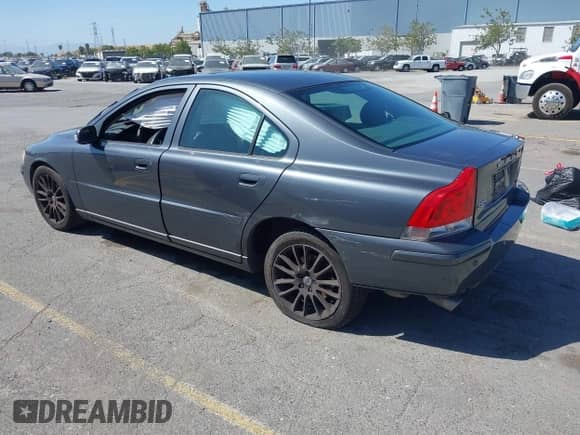 2009 Volvo S60 2.5T with VIN YV1RS592792725321, listed as a IAAI auction lot 42598987 with 127,678 mi miles and . Bid and sale history available at DreamBid. Image 3.