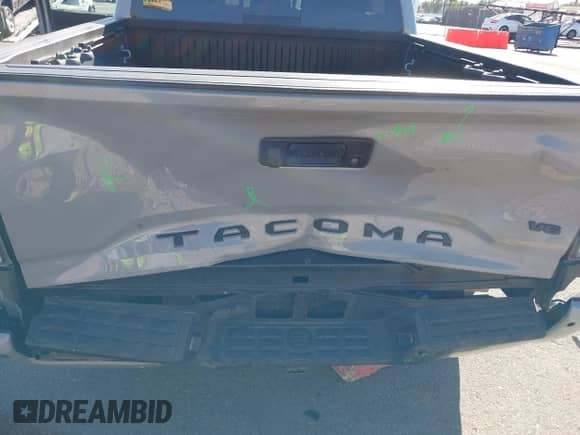 2021 Toyota Tacoma SR5 z VIN 3TMAZ5CN0MM140633, wystawiony jako IAAI lot #41365986 z przebiegiem 47 234 mil mil oraz . Historia ofert i sprzedaży dostępna na DreamBid. Obrazek 6.