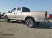 2002 Toyota Tundra SR5 z VIN 5TBRN34182S269157, wystawiony jako Copart lot #90070645 z przebiegiem 245 574 mil mil oraz Czysty tytuł • Clean title. Historia ofert i sprzedaży dostępna na DreamBid. Obrazek 2.