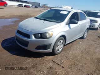 2013 Chevrolet Sonic LS с VIN 1G1JA5SH1D4239999, выставлен на аукционе IAAI как лот 43470887 с пробегом Не указан миль и . История ставок и продаж доступна на DreamBid. Изображение 2.