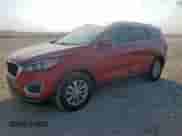 2017 Kia Sorento LX z VIN 5XYPG4A50HG217386, wystawiony jako Copart lot #80795655 z przebiegiem 122 475 mil mil oraz Szkoda całkowita • Salvage title. Historia ofert i sprzedaży dostępna na DreamBid. Obrazek 1.