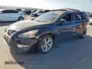 2015 Nissan Altima SV z VIN 1N4AL3AP6FC477845, wystawiony jako Copart lot #66352985 z przebiegiem 128 769 mil mil oraz Nie do naprawy • Non repairable. Historia ofert i sprzedaży dostępna na DreamBid. Obrazek 1.